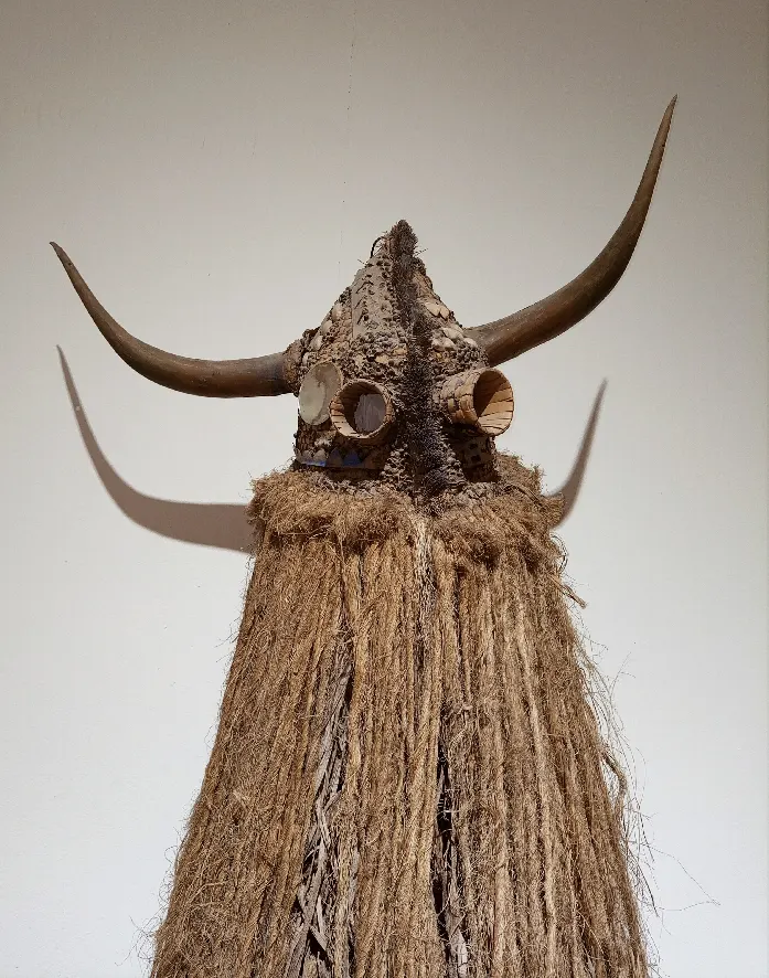 Masque Ejumba à cornes